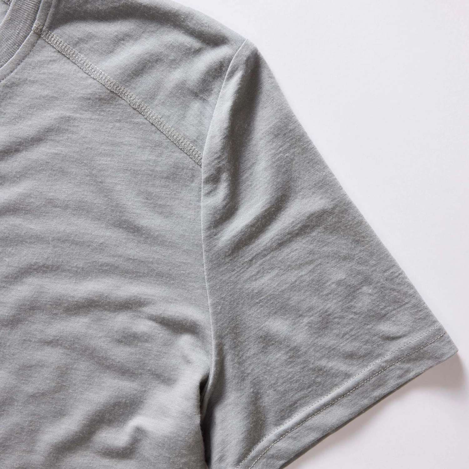 The Merino Base Layer Tee In Sharkskin - Image 6