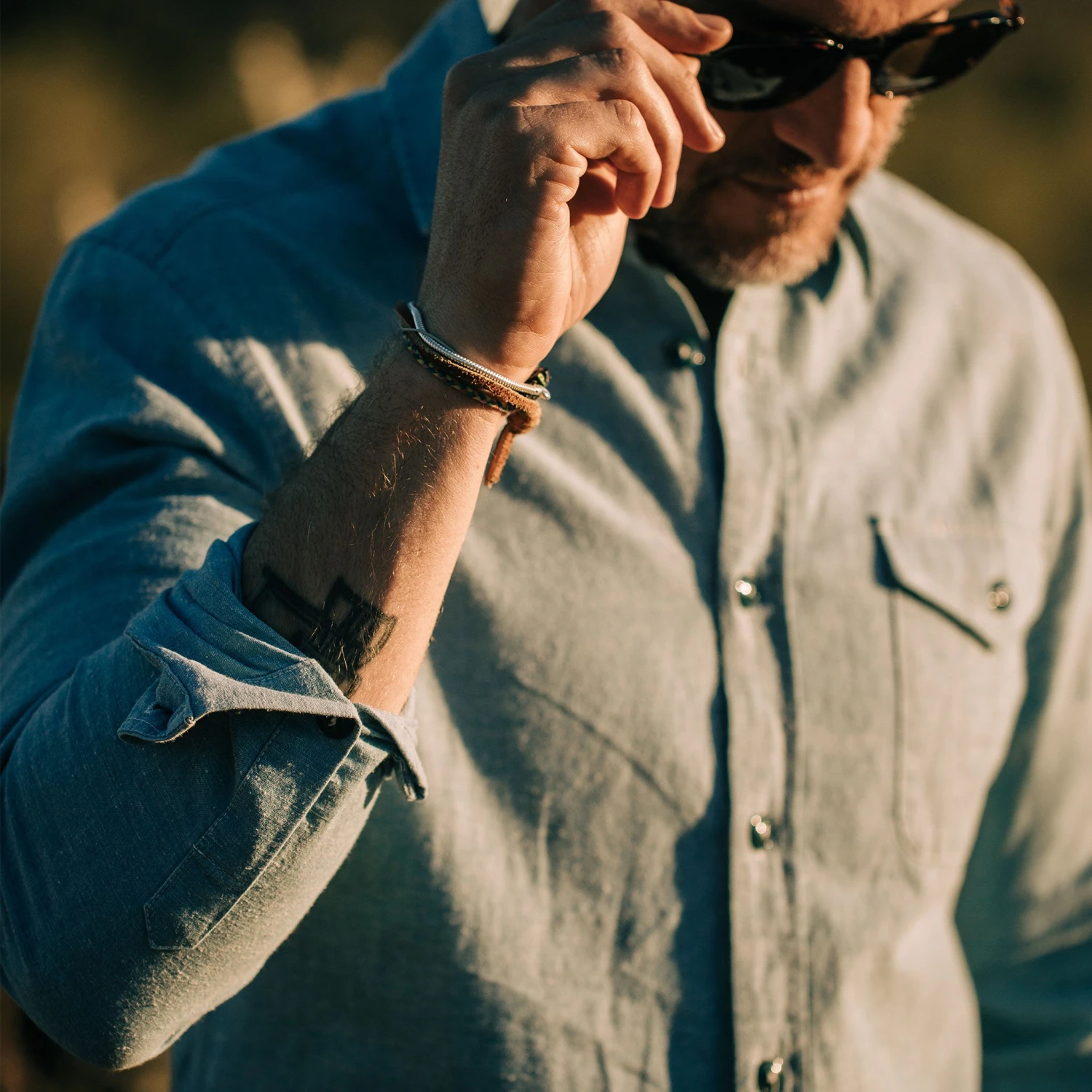 The Cash Shirt In Washed Hemp Chambray - Image 4