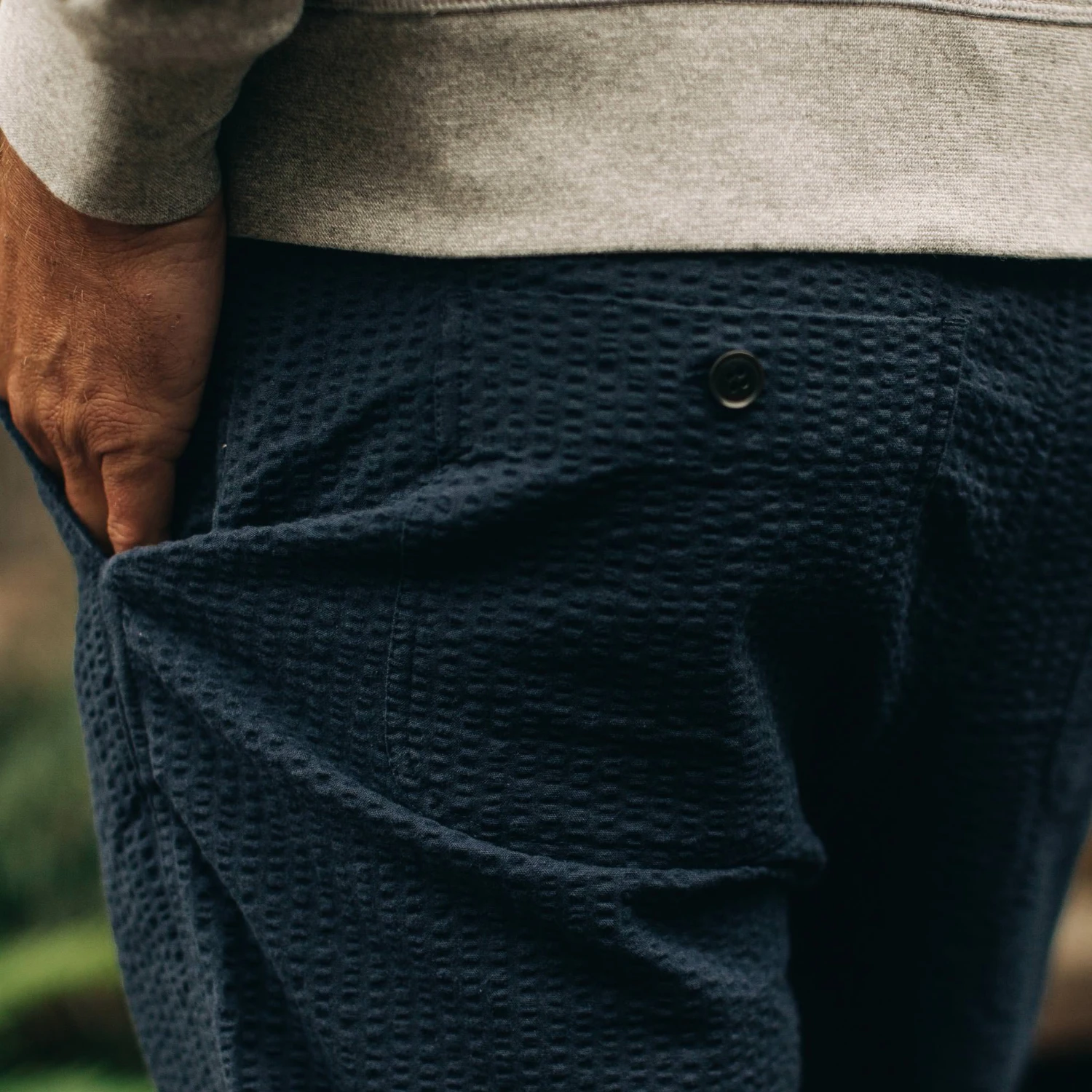The Après Pant In Navy Seersucker - Image 6