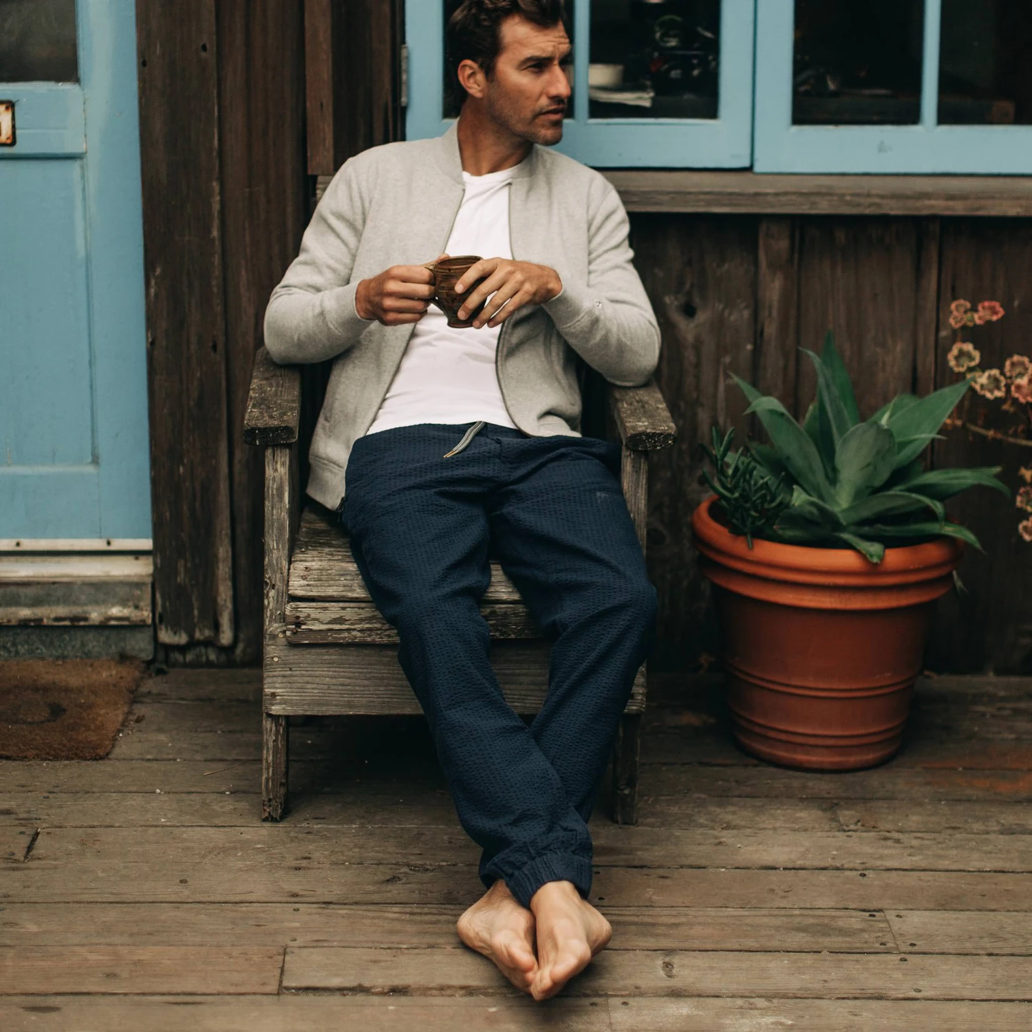 The Après Pant In Navy Seersucker - Image 5