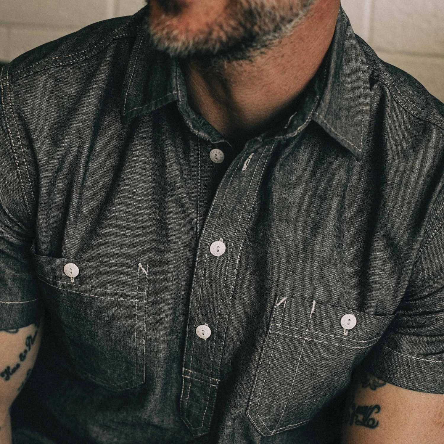 The Short Sleeve Popover In Charcoal Chambray - Image 3