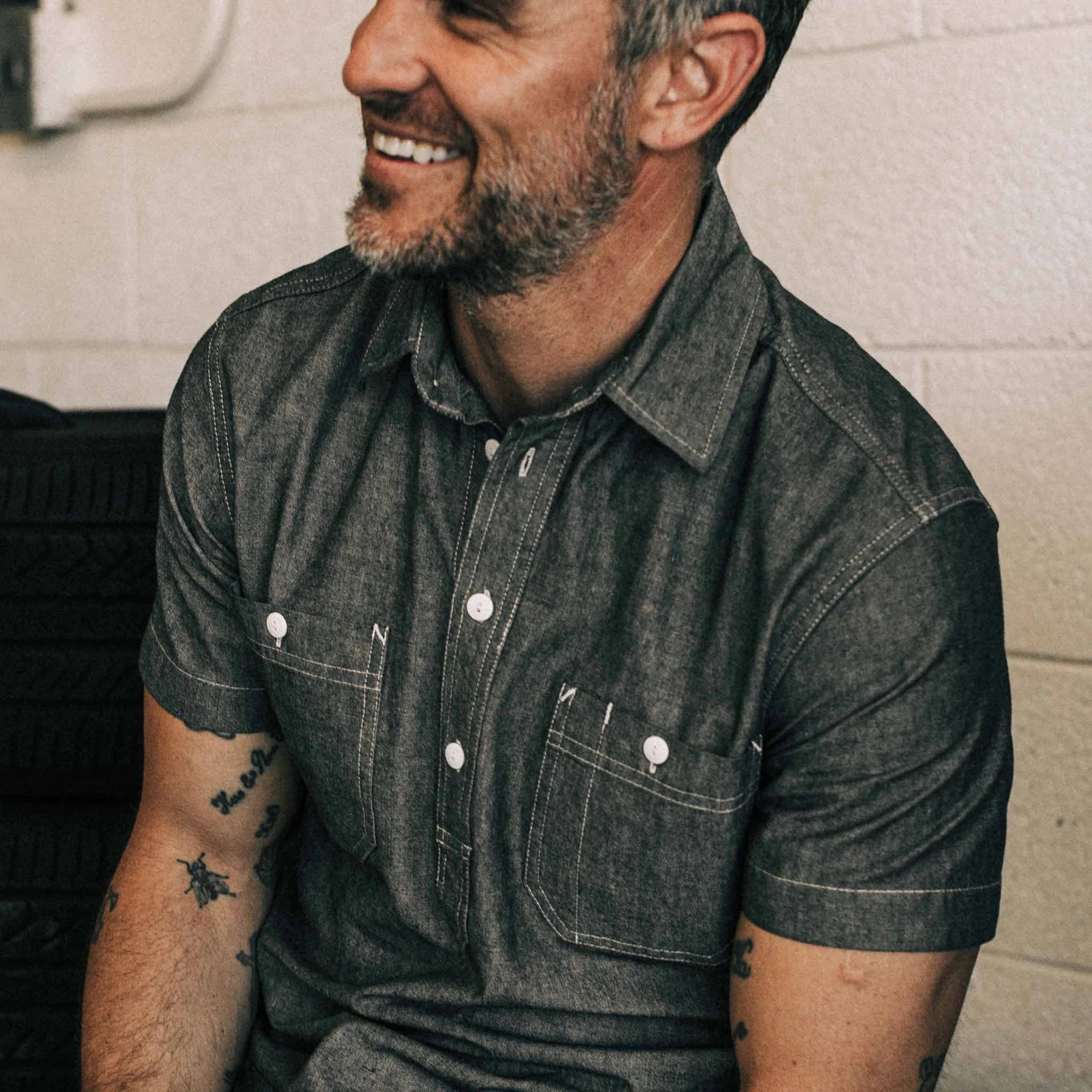 The Short Sleeve Popover In Charcoal Chambray - Image 5