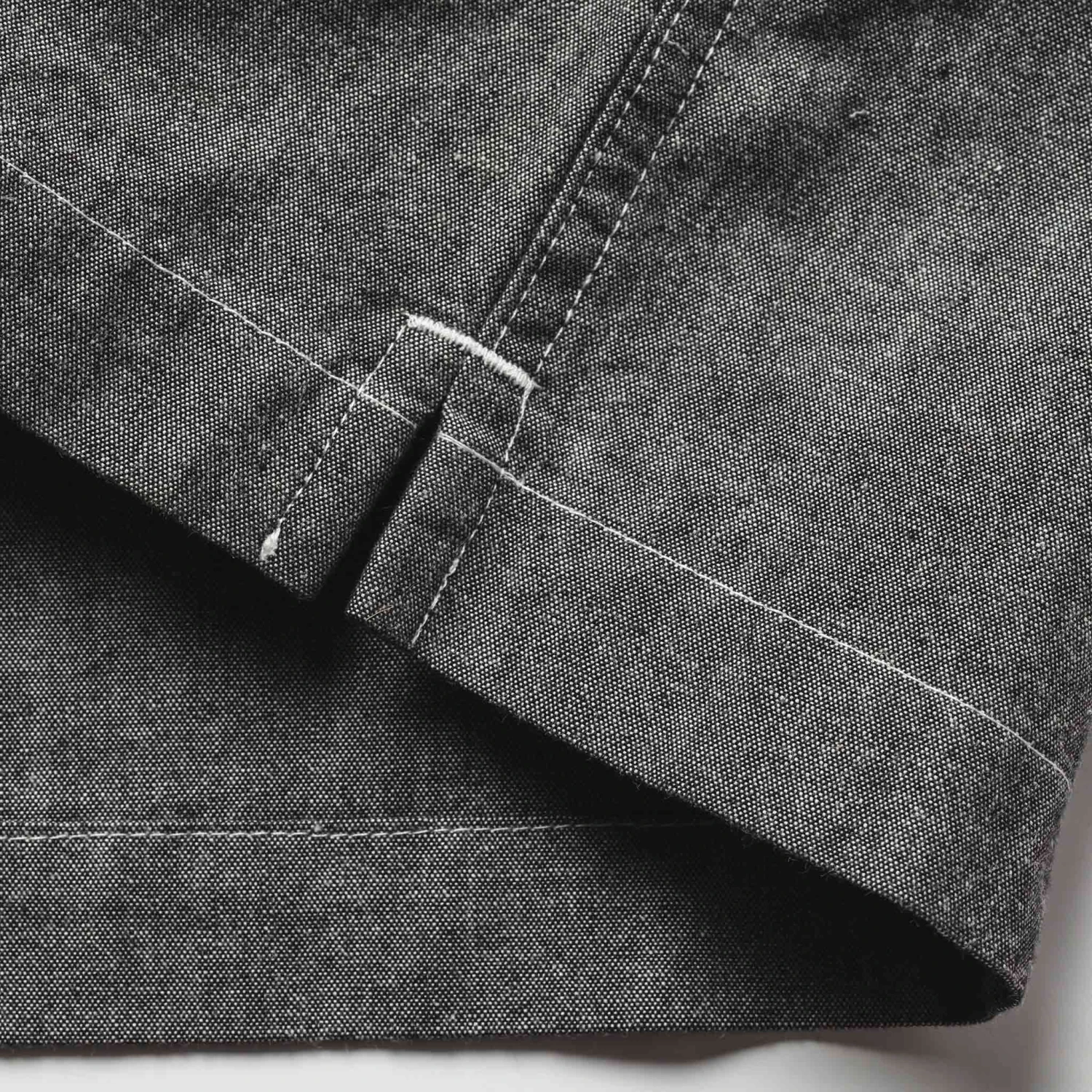 The Short Sleeve Popover In Charcoal Chambray - Image 10