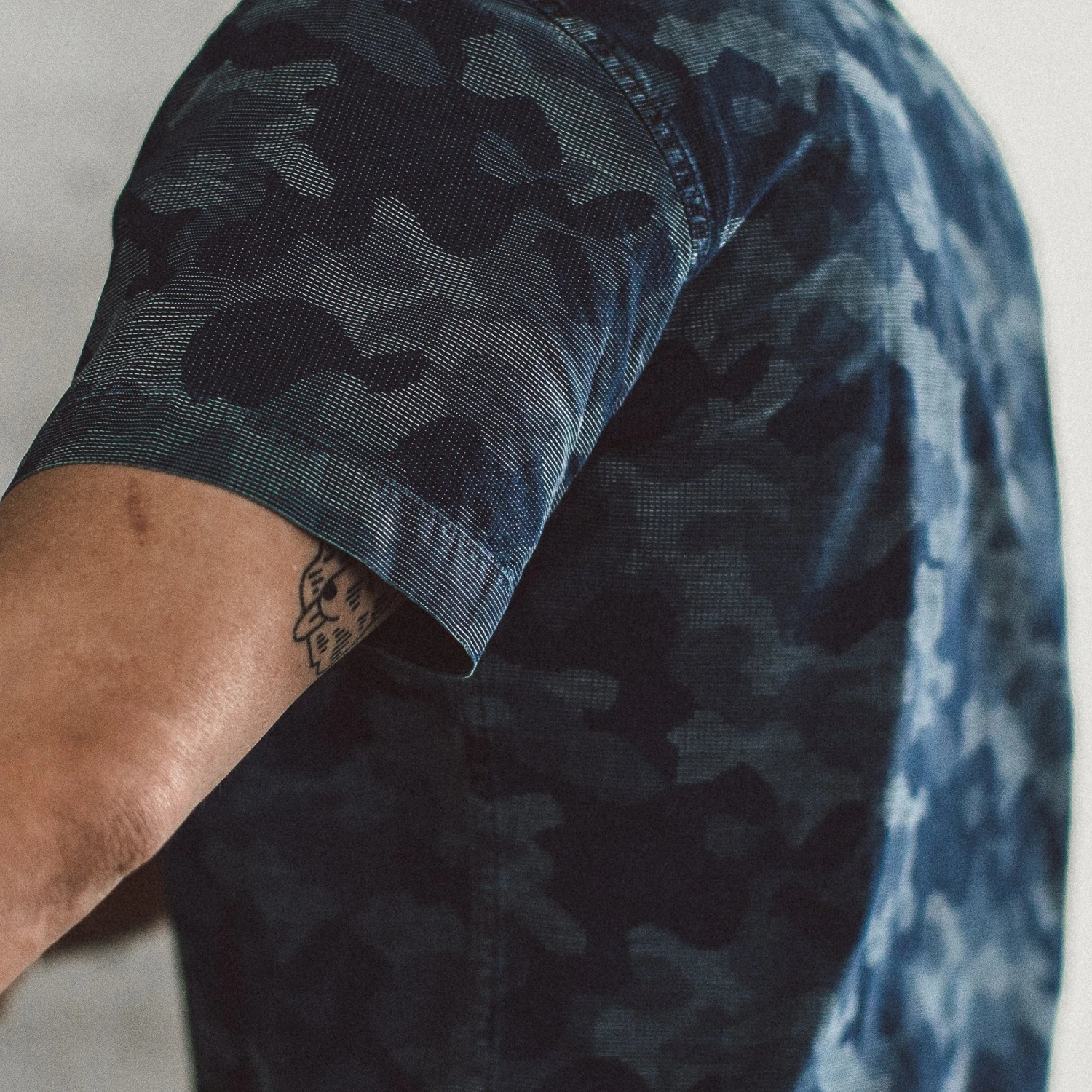 The Short Sleeve Jack In Indigo Jacquard Camo - Image 3